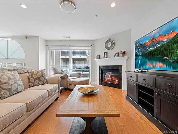 2nd image of 129 Harbour Close