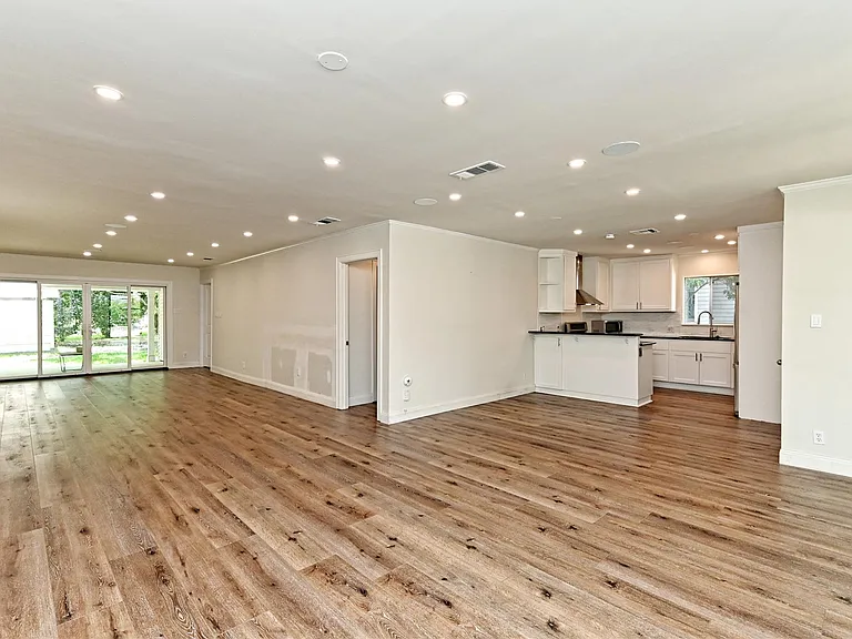 2709 49 1/2 St — Photo 14