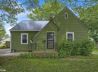 105 N Park Lane Dr, Knoxville, IA 50138