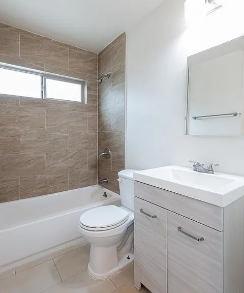1222 W 39th St #15 — Photo 12