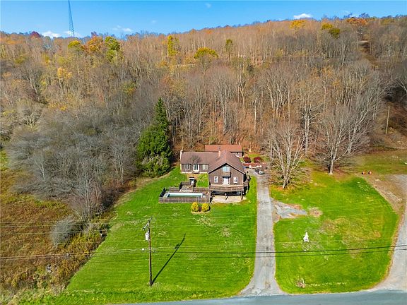 4th image of 224 Shade St