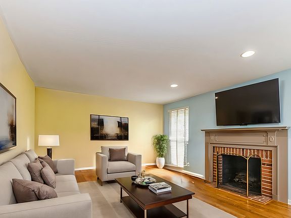 4th image of 203 Larch B Ct