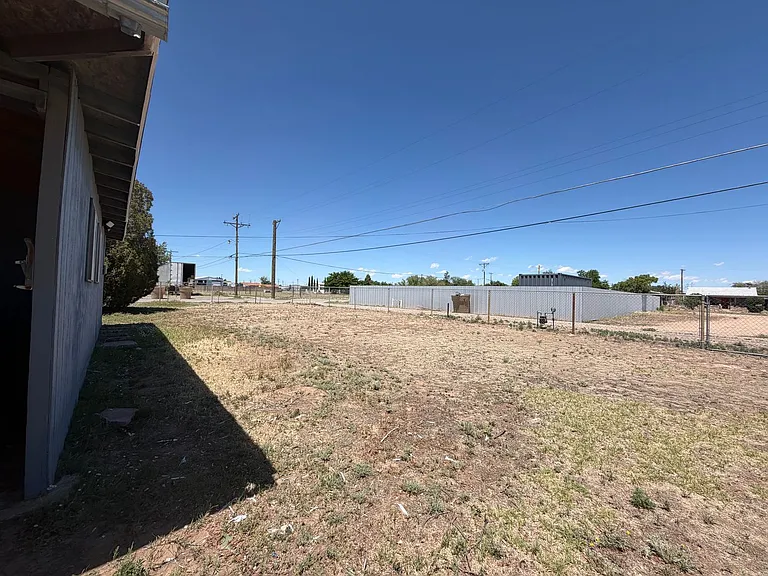301 E Wildy St — Photo 17