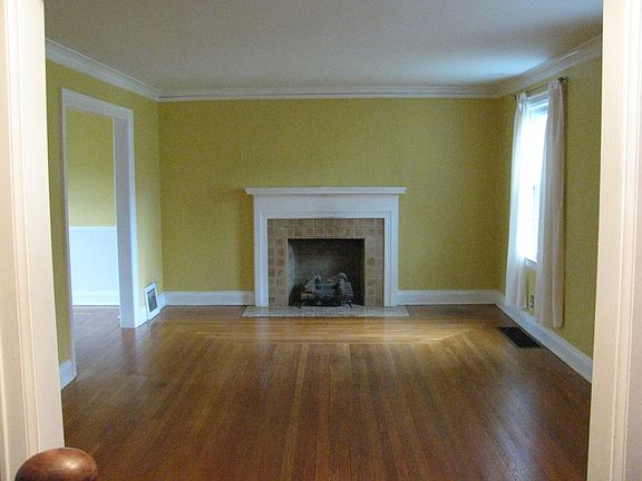 4th image of 3817 Staunton Ave SE