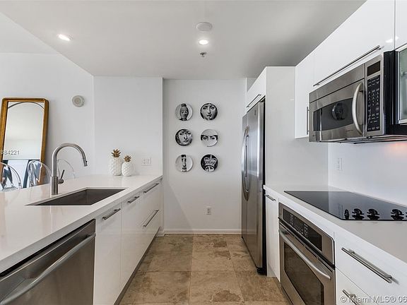 4th image of 601 NE 36th St APT 711