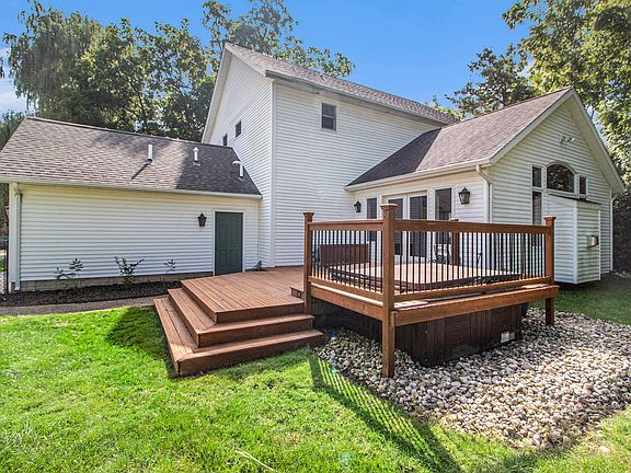 3rd image of 637 Kuehnle St