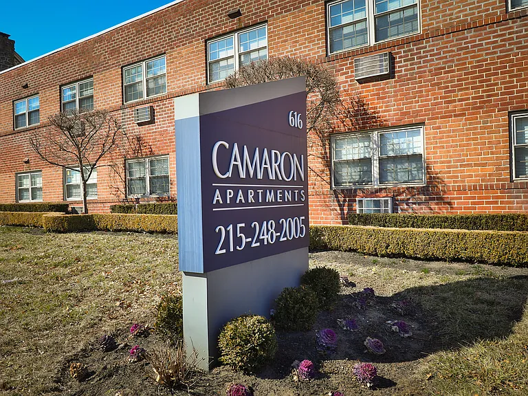 Cameron Apartments — Photo 30