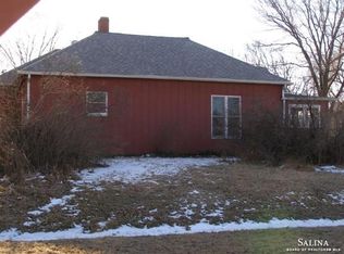 618 E 2nd St, Ellsworth, KS 67439