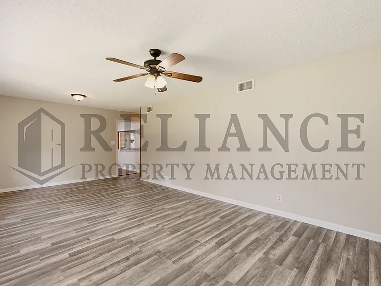 9923 W Binter Ln — Photo 20