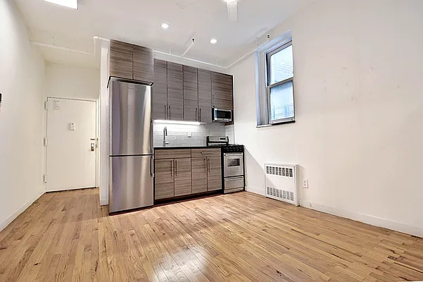 Rented by Urbane Brokerage | media 15