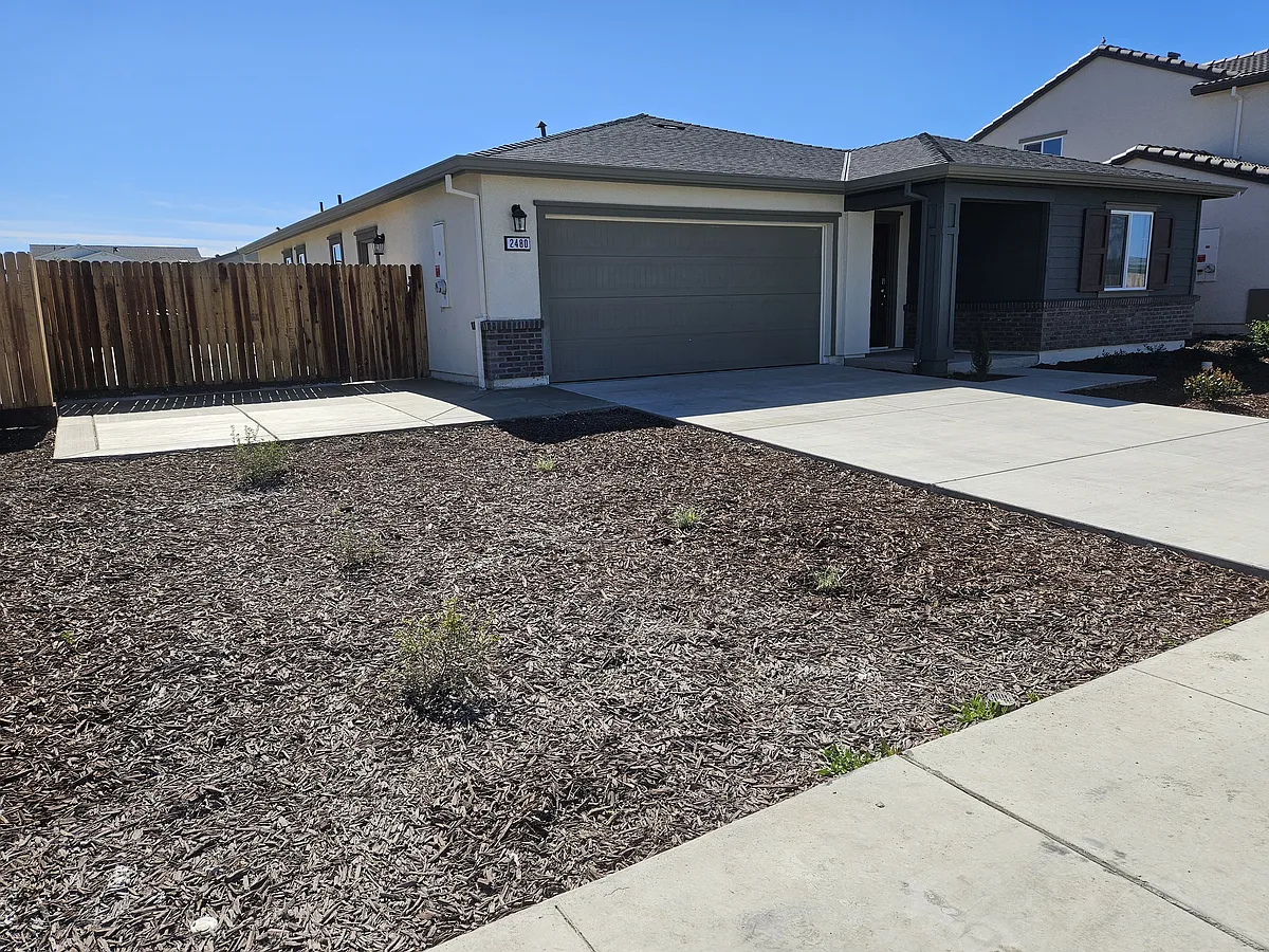 Building Photo - 2480 Labrusca St