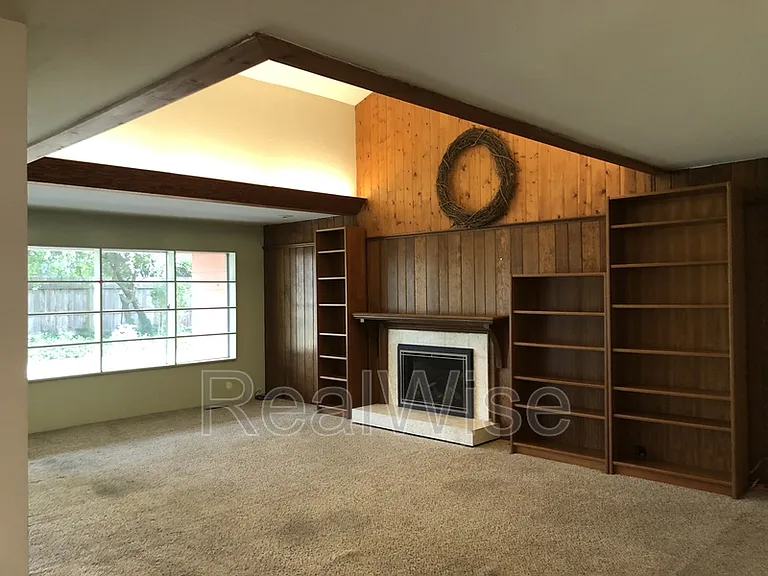 710 NW Midland Ave — Photo 7