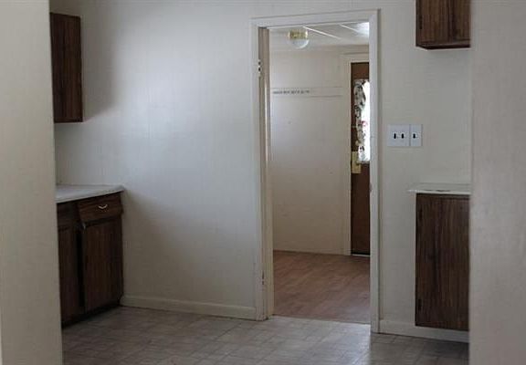 3rd image of 300 Russell Ave