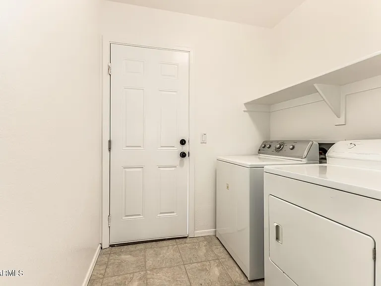 15526 W Lisbon Ln — Photo 11