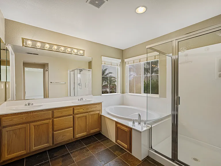 729 Copperfield Ct — Photo 38