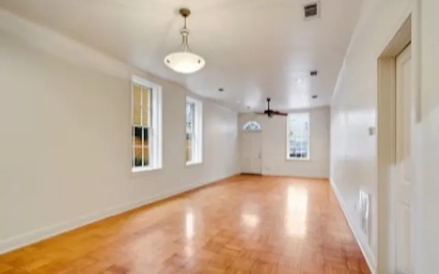 1 bed, 1250 sqft, $2,350 — Photo 2