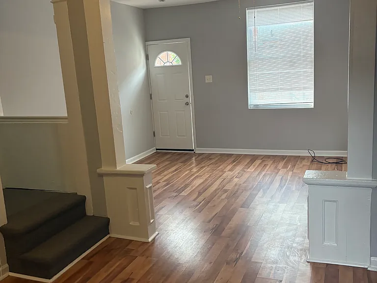 1322 W Victoria St — Photo 4