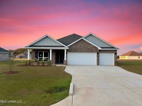 137 Firefly Dr, Lucedale, MS 39452