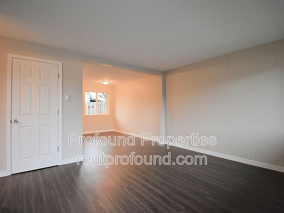 2nd image of 736 SE 13th Ave #B