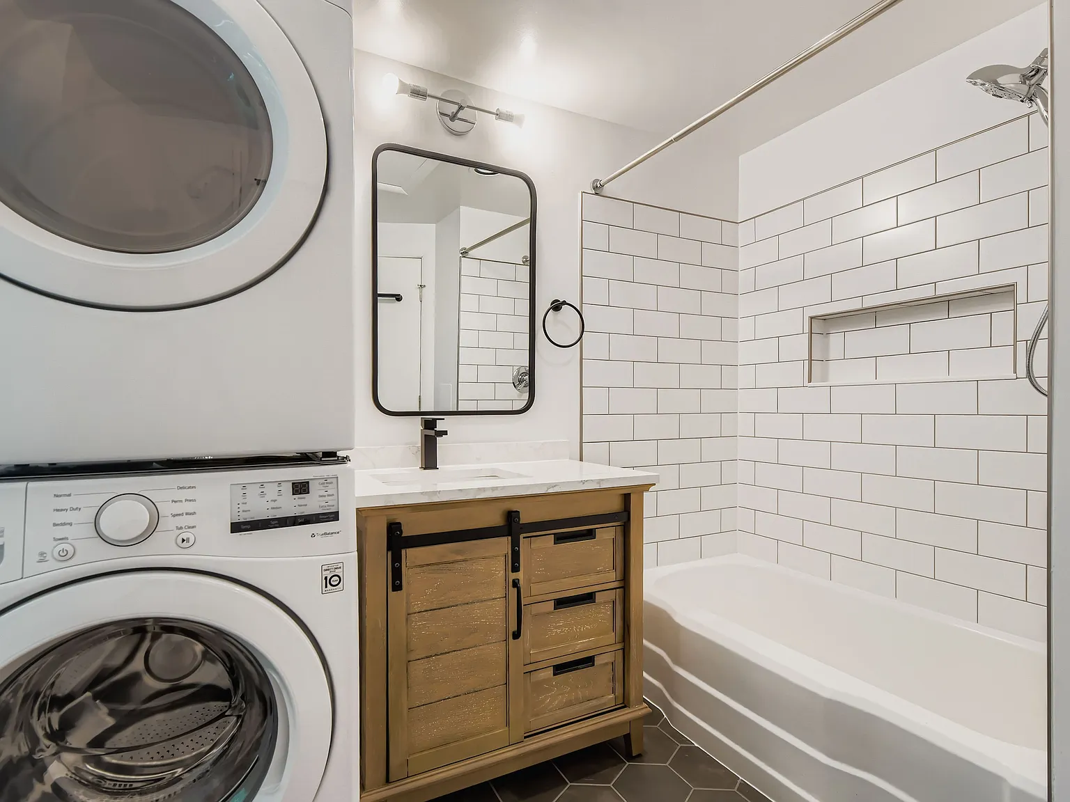 1 bed, 700 sqft, $1,500 — Photo 3