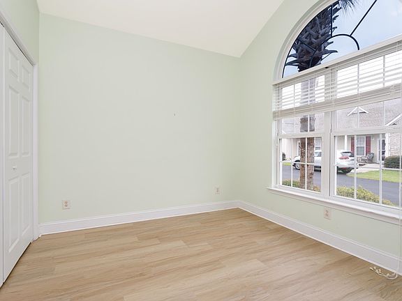 3rd image of 605 Banks Dr. #12-5