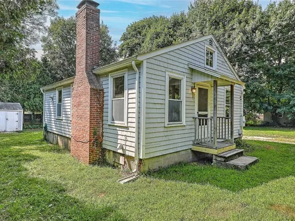 9 Courtland Dr, Narragansett, RI 02882