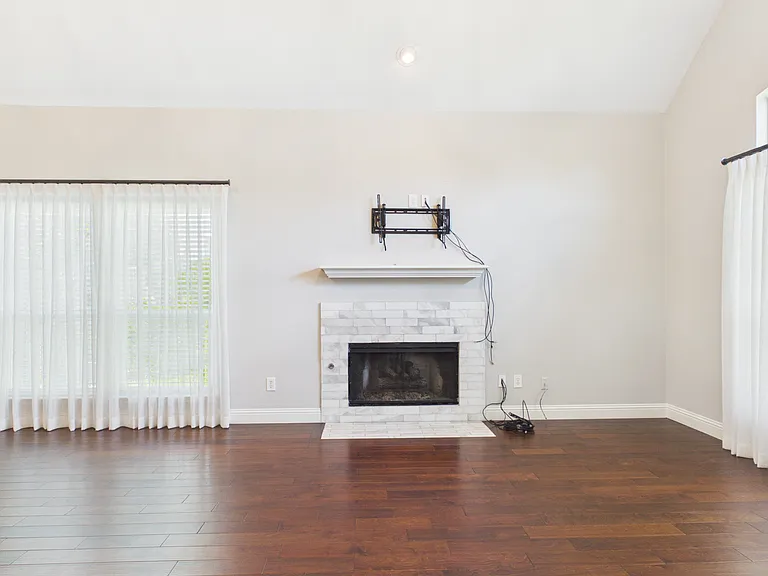 1405 Meadowbrook Dr — Photo 19