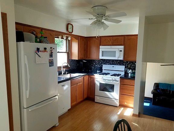 3rd image of 16806 Beverly Ave