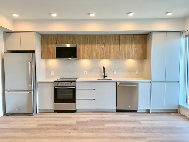 2488 Granville St — Photo 49