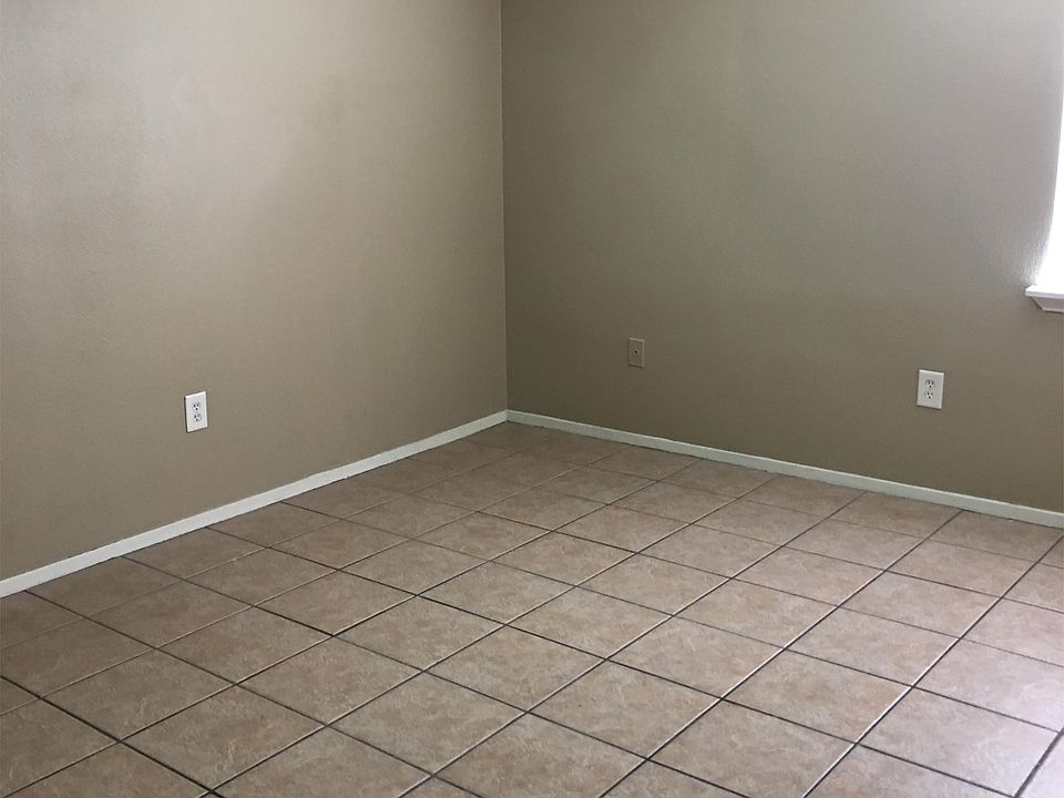 1 BEDROOM I BATH (LIVING ROOM)