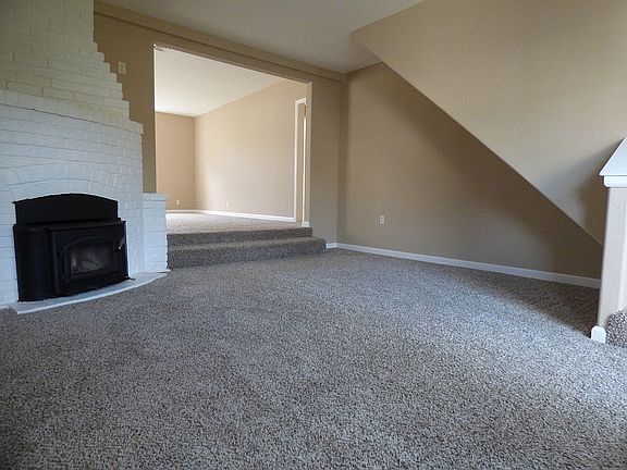 5th image of 581 Swanston Dr