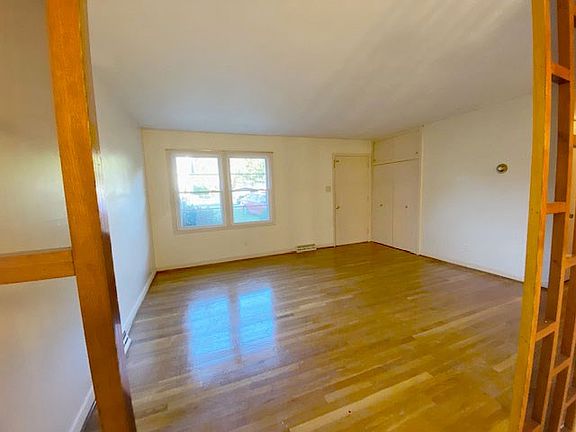 3rd image of 112 Salmon St