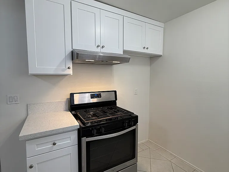 1001 Cherry Ave #205 — Photo 6