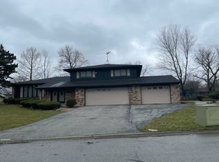 35 Huntley Ct, Crete, IL 60417