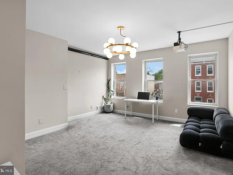 110 S Calhoun St — Photo 27