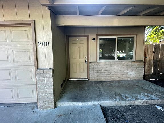 3rd image of 208 Carmillita Way