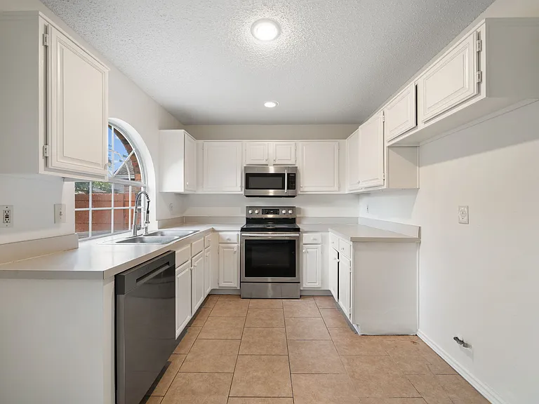 1414 Dudley Dr — Photo 11