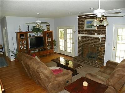 3rd image of 1233 Fox Hollow Dr