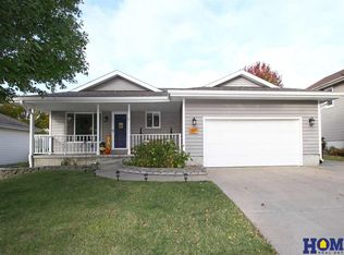 5011 NW 9th St, Lincoln, NE 68521