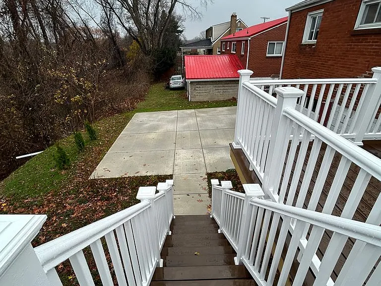 506 Crescent Boulevard Ext — Photo 26
