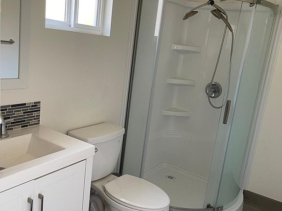 5th image of 20229 Leadwell St
