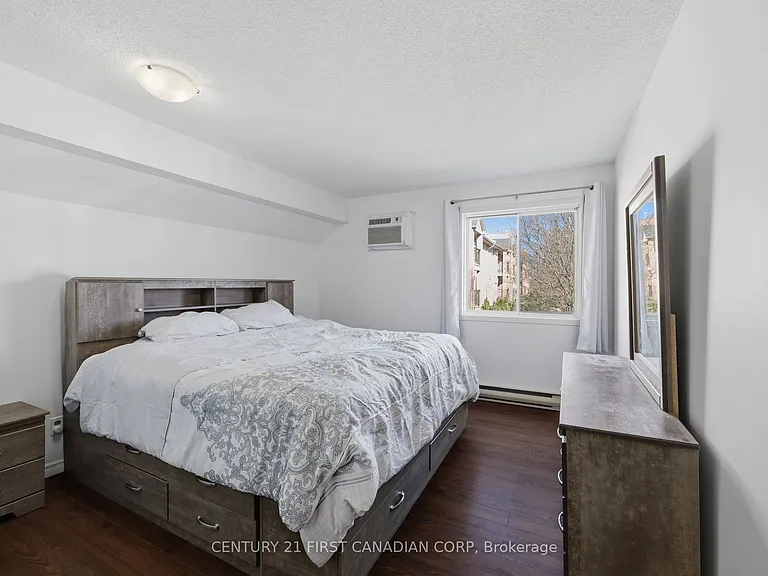 2228 Trafalgar St #201 — Photo 16