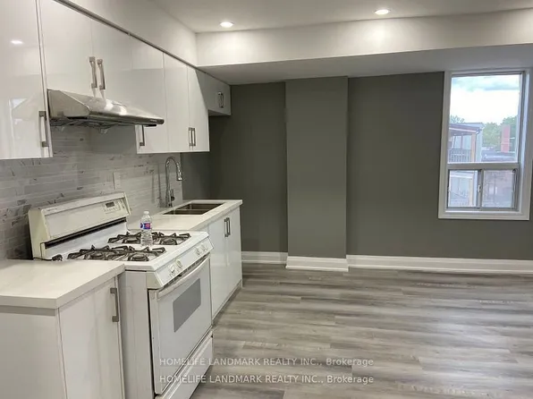 610 Bloor St W #2A, Toronto, ON M6G 1K4