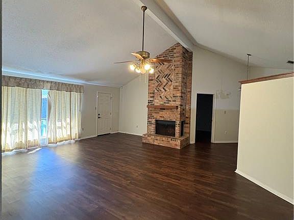 2nd image of 802 Lake Arthur Ct