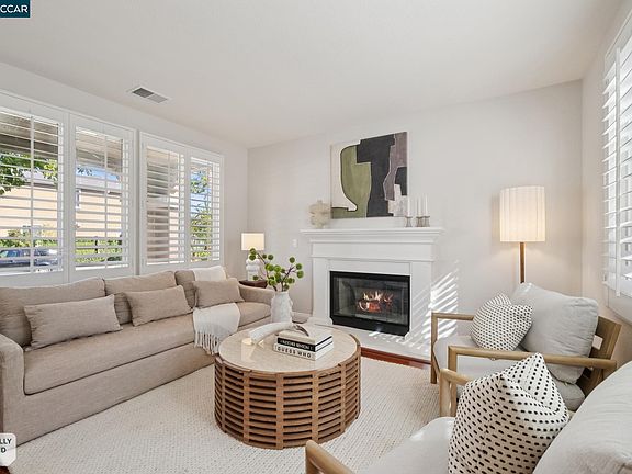 5th image of 884 Bandol Way