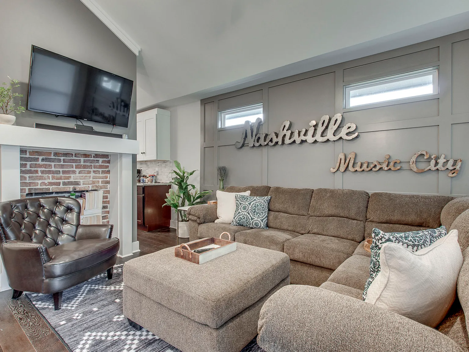 3 bed, 1610 sqft, $2,550 — Photo 1