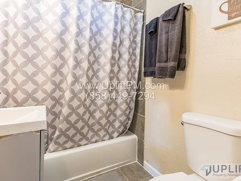 4827 Castle Ave — Photo 15