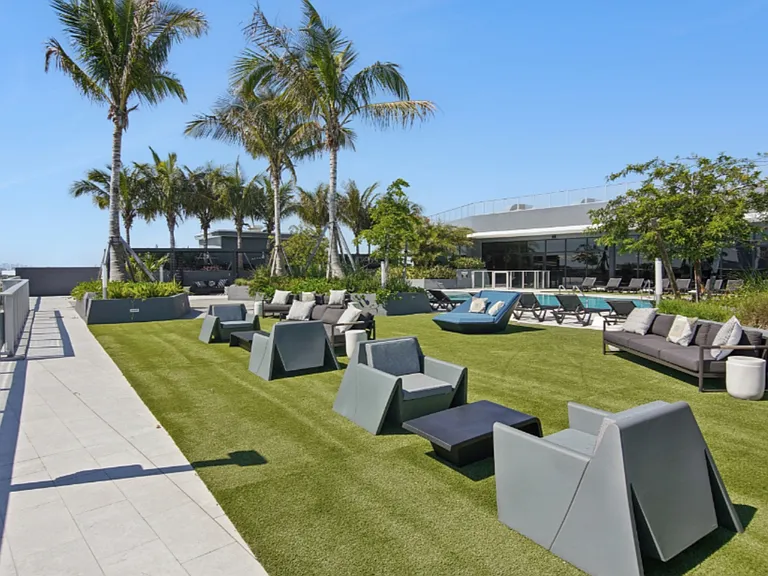 Aura North Miami Beach — Photo 19