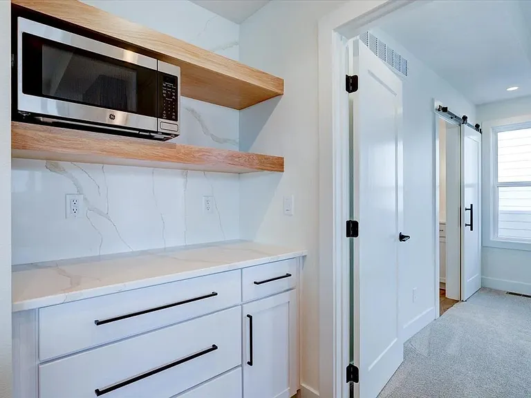 18062 Alpine Dr — Photo 32