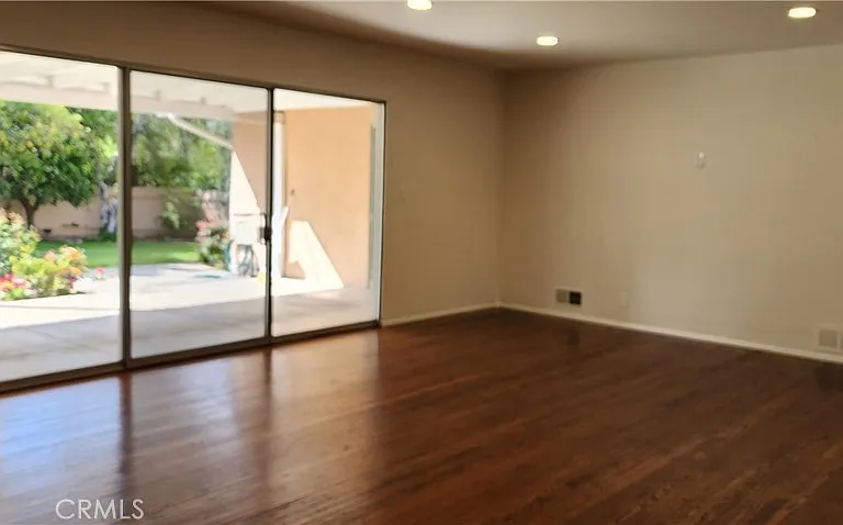 460 Winthrop Rd — Photo 3